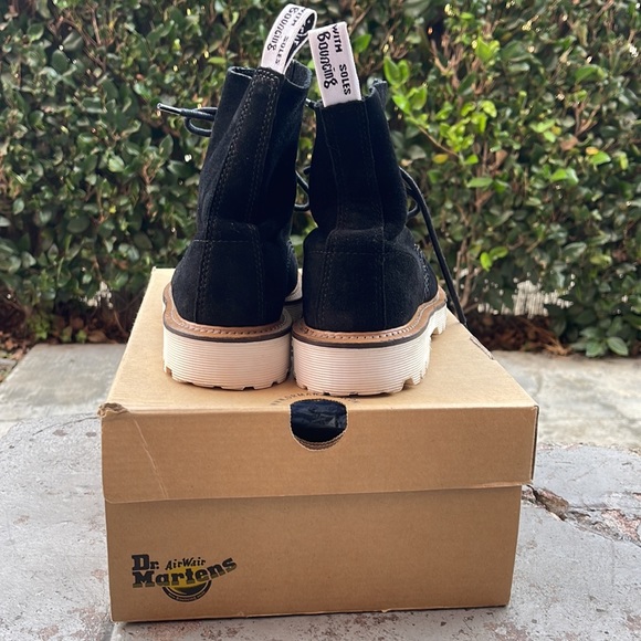 Semi new doc martins with box - Picture 2 of 4